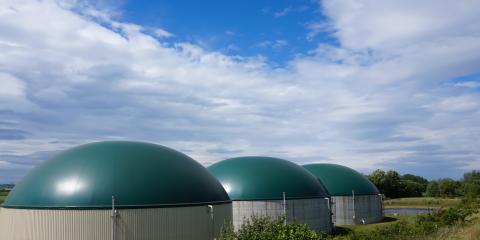 3 Silos für die Herstellung von Biogas (Bidquelle: winyu - Fotolia.com)